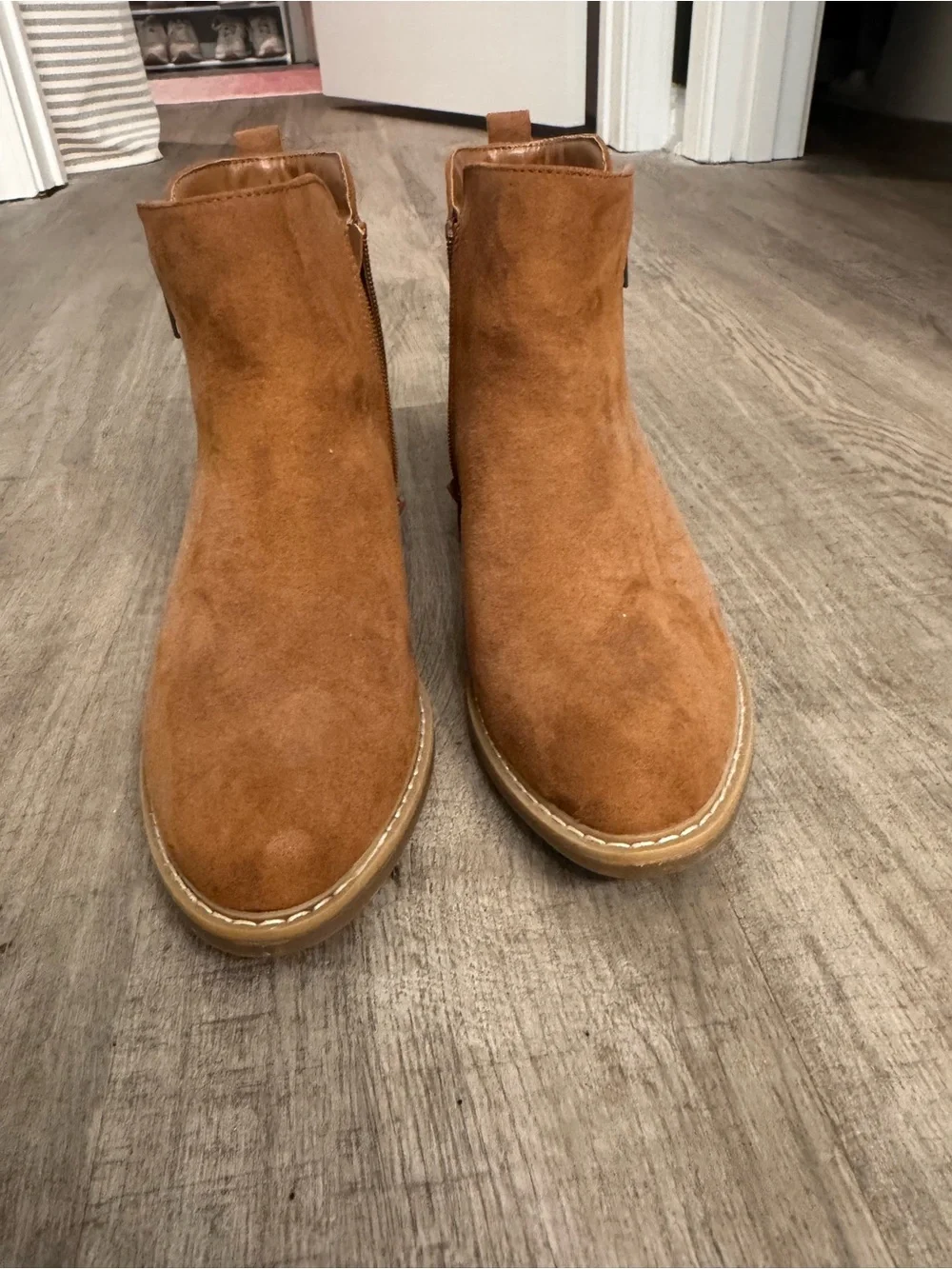 Women’s  Suede Chelsea Boots - Tan